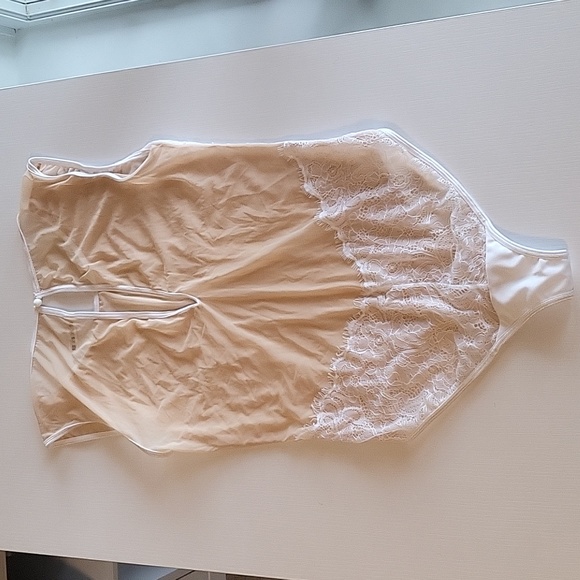Nude Lace Bodysuit - Picture 3 of 4